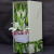 6枝白色多头香水百合（不少于12朵，至少开放4朵），底部石竹梅围绕丰满，黄莺间插点缀，白色拉菲席外围，绿色丝带蝴蝶结束扎，一个米白色长方形礼盒，