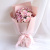 11朵粉雪山玫瑰，粉色满天星间插丰满，粉色雾面纸包装，透明玻璃纸外围，粉色丝带结扎，