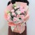 11朵粉雪山,4枝多头白色桔梗、2枝多头粉色康乃馨,3朵粉色小雏菊,尤加利间插点缀,内衬白色雪梨纸,烟白藕粉双色欧雅纸韩式扇形包装,白色英文丝带束扎,
